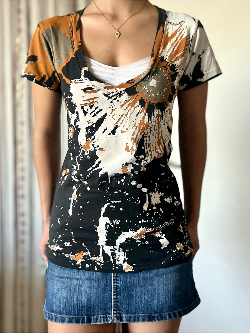 cruel girl splatter graphic v-neck t-shirt